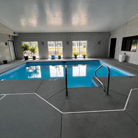 Sky Lodge Inn & Suites - Delavan Dış mekan fotoğraf