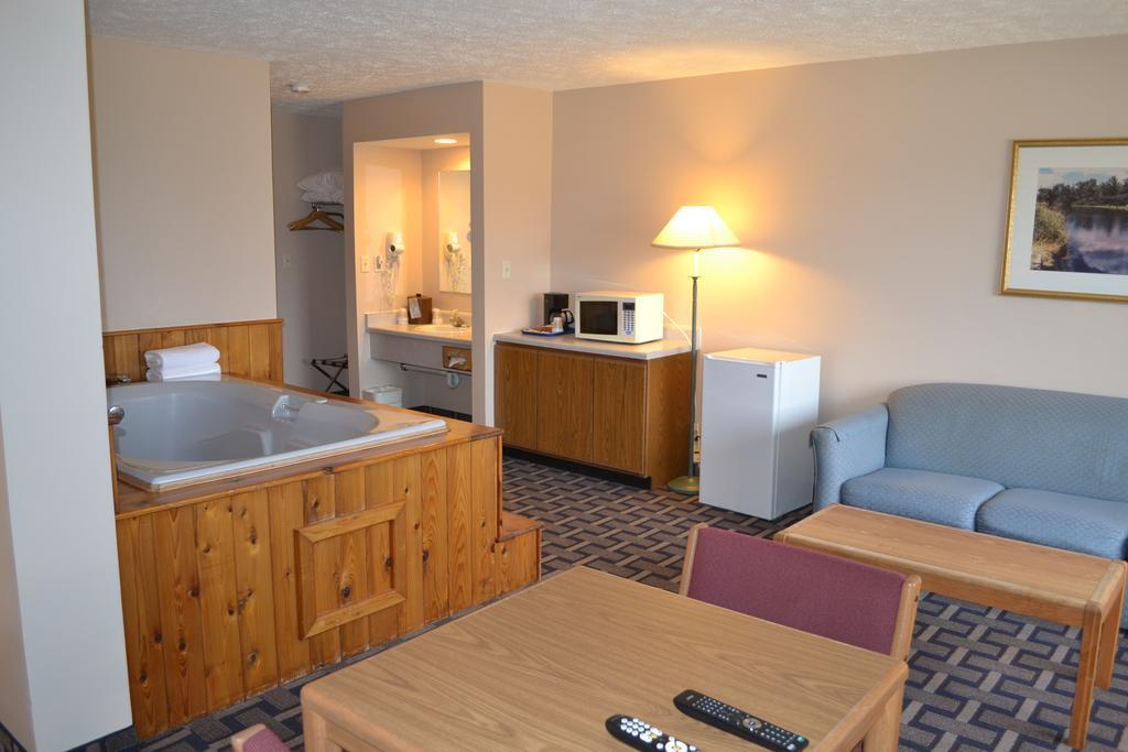 Sky Lodge Inn & Suites - Delavan Dış mekan fotoğraf