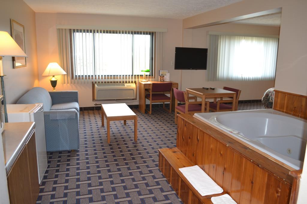 Sky Lodge Inn & Suites - Delavan Dış mekan fotoğraf