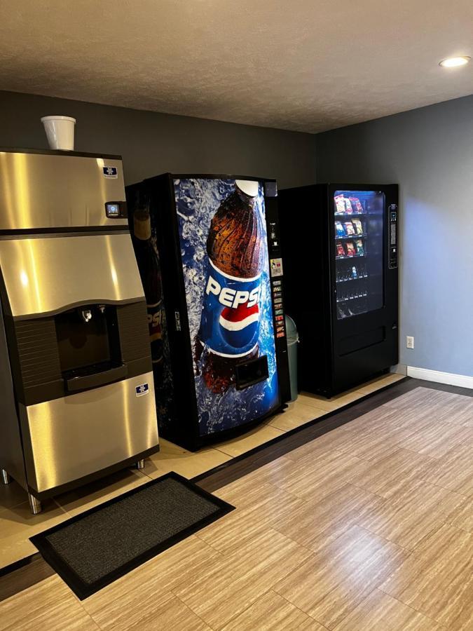 Sky Lodge Inn & Suites - Delavan Dış mekan fotoğraf