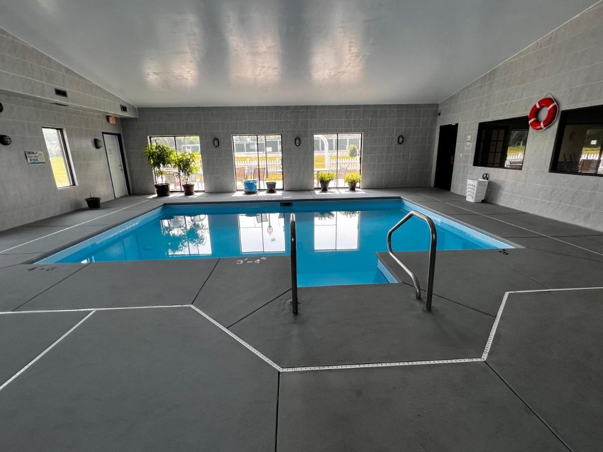 Sky Lodge Inn & Suites - Delavan Dış mekan fotoğraf