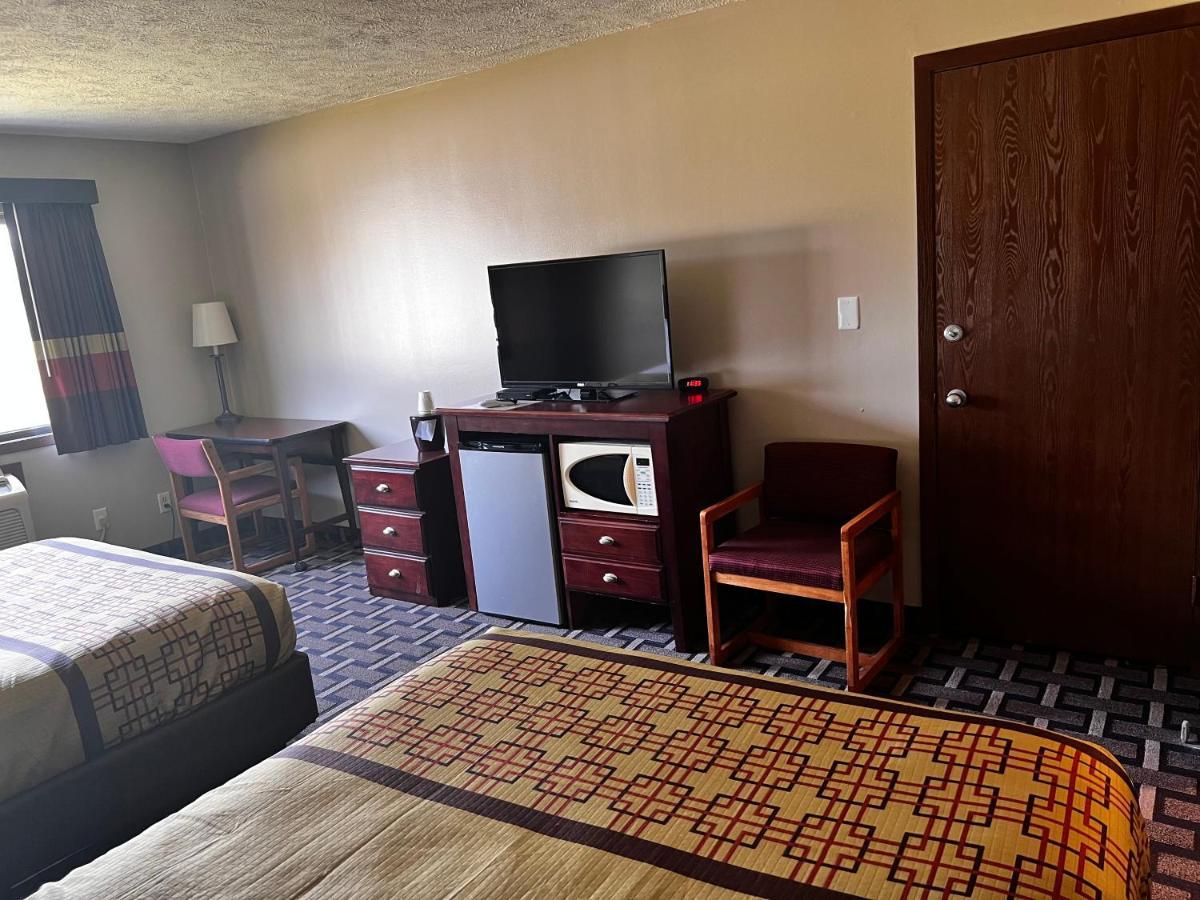 Sky Lodge Inn & Suites - Delavan Dış mekan fotoğraf
