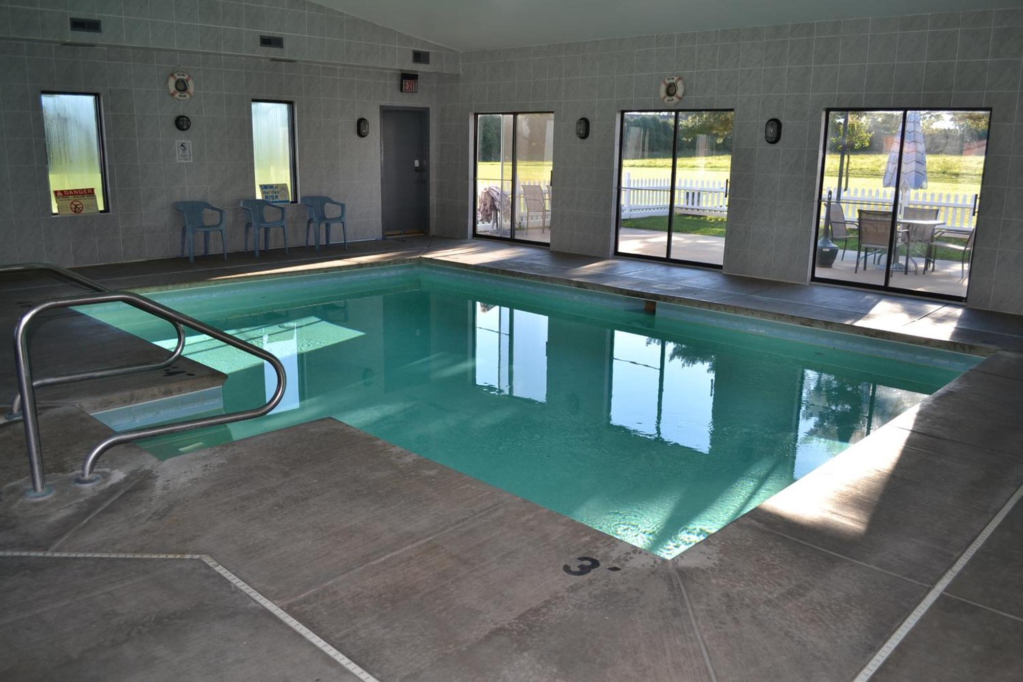 Sky Lodge Inn & Suites - Delavan Konforlar fotoğraf