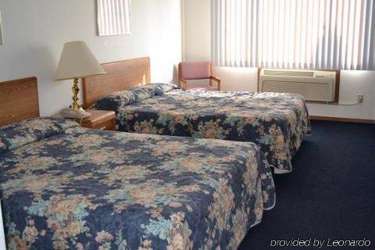 Sky Lodge Inn & Suites - Delavan Oda fotoğraf