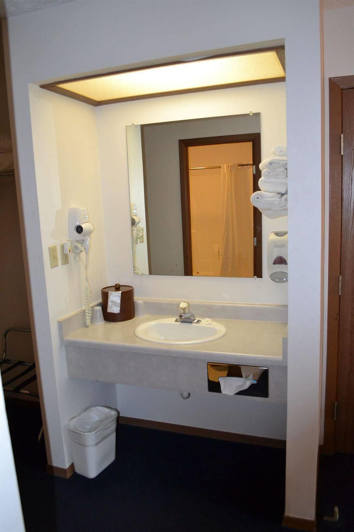 Sky Lodge Inn & Suites - Delavan Dış mekan fotoğraf