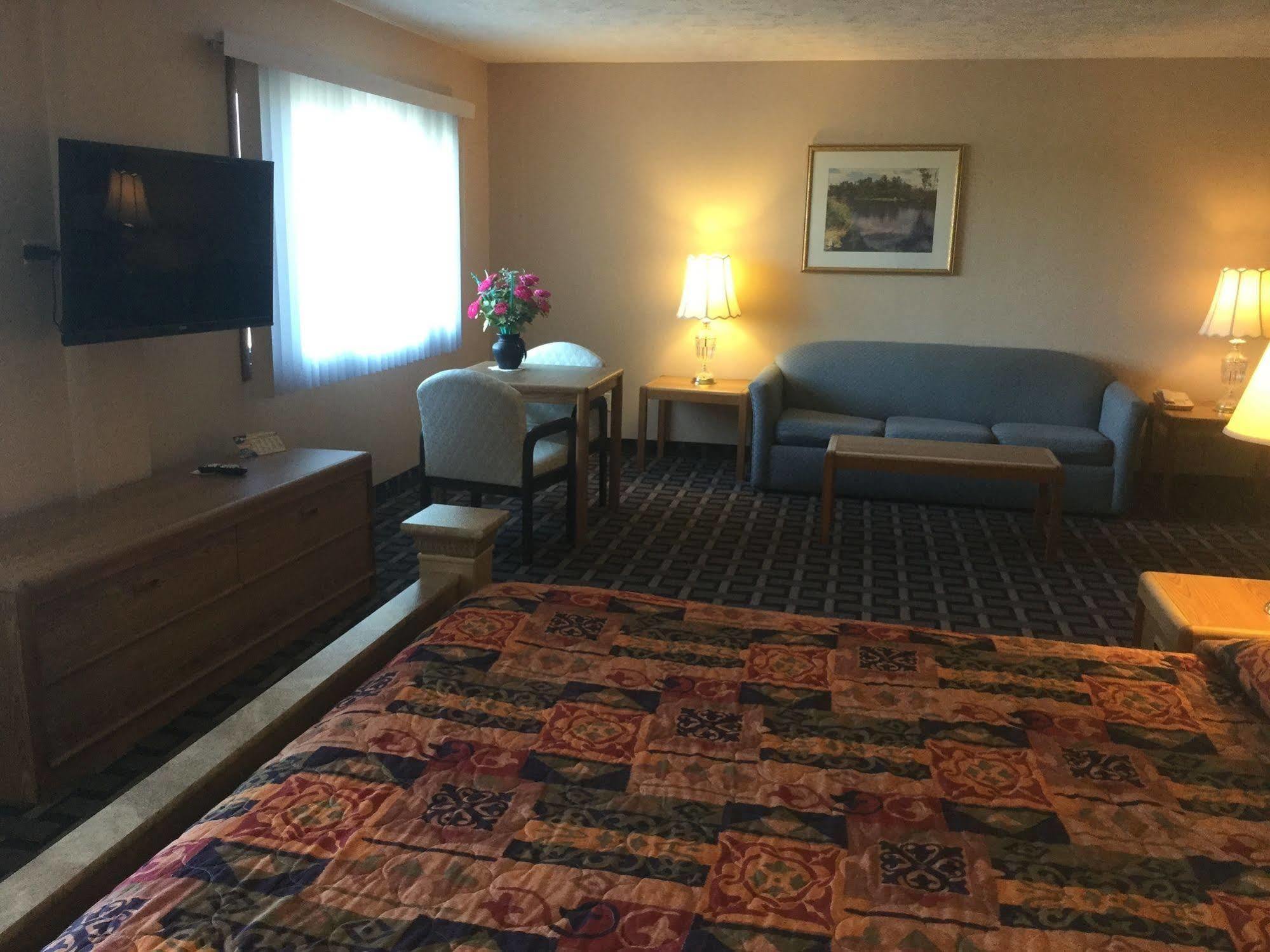 Sky Lodge Inn & Suites - Delavan Dış mekan fotoğraf