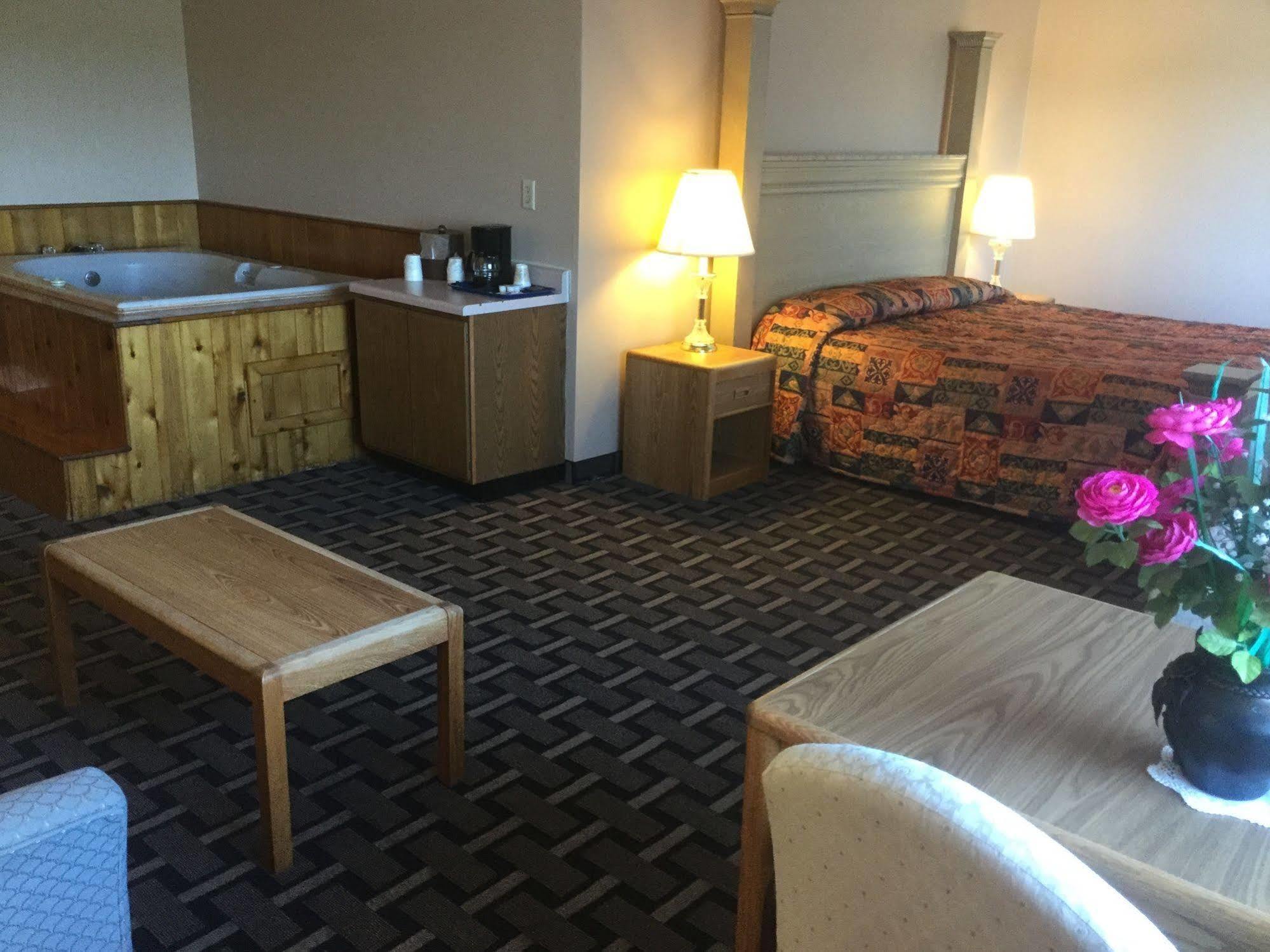 Sky Lodge Inn & Suites - Delavan Dış mekan fotoğraf