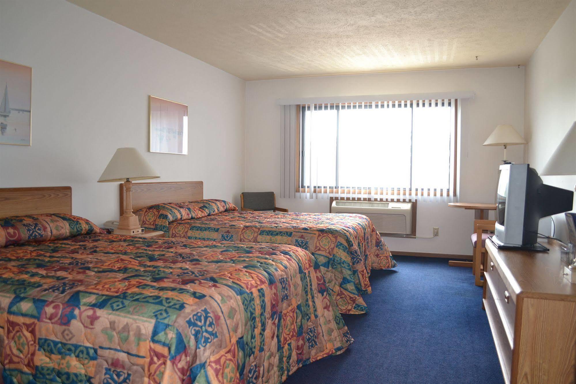 Sky Lodge Inn & Suites - Delavan Dış mekan fotoğraf