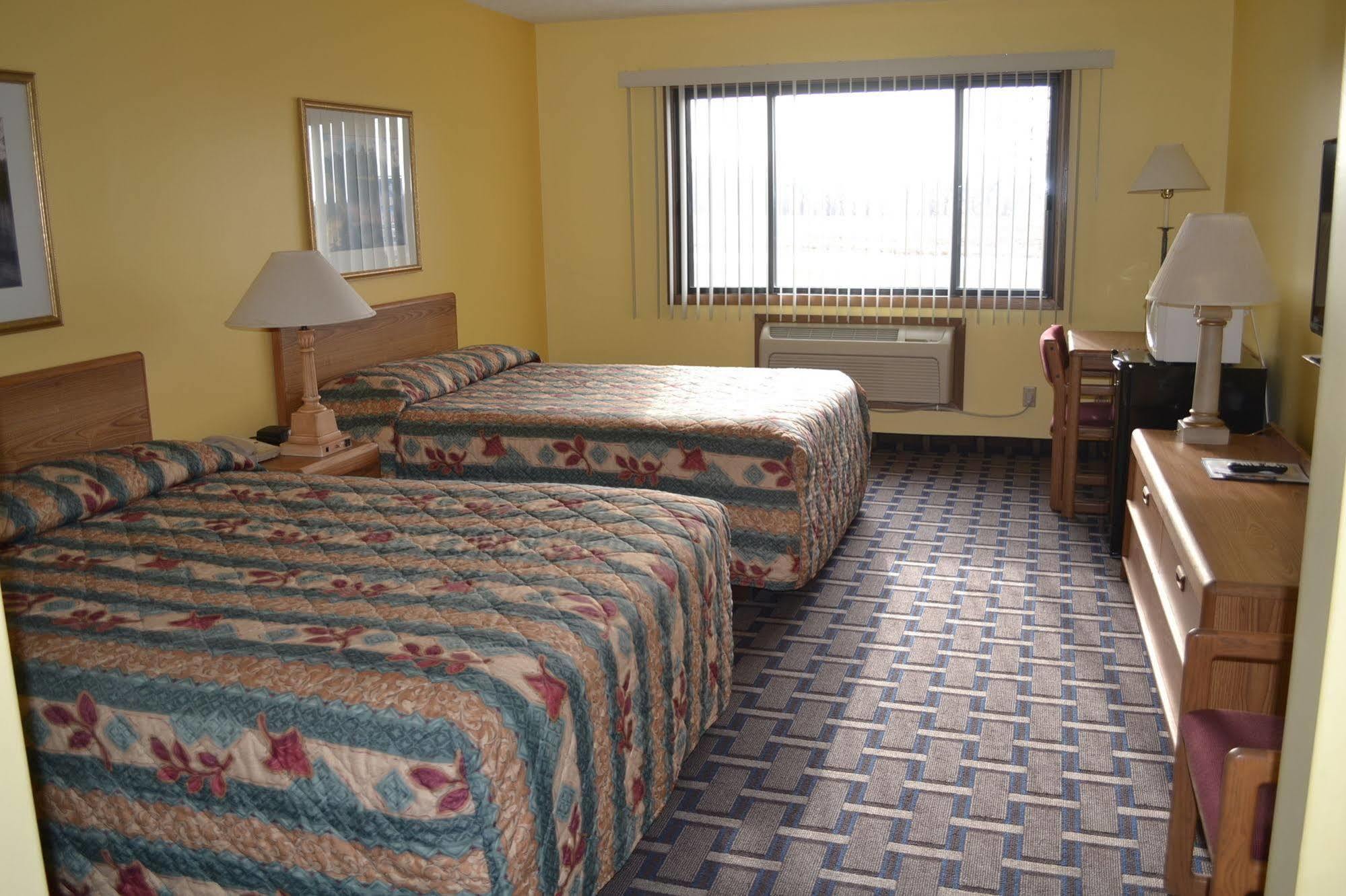 Sky Lodge Inn & Suites - Delavan Dış mekan fotoğraf