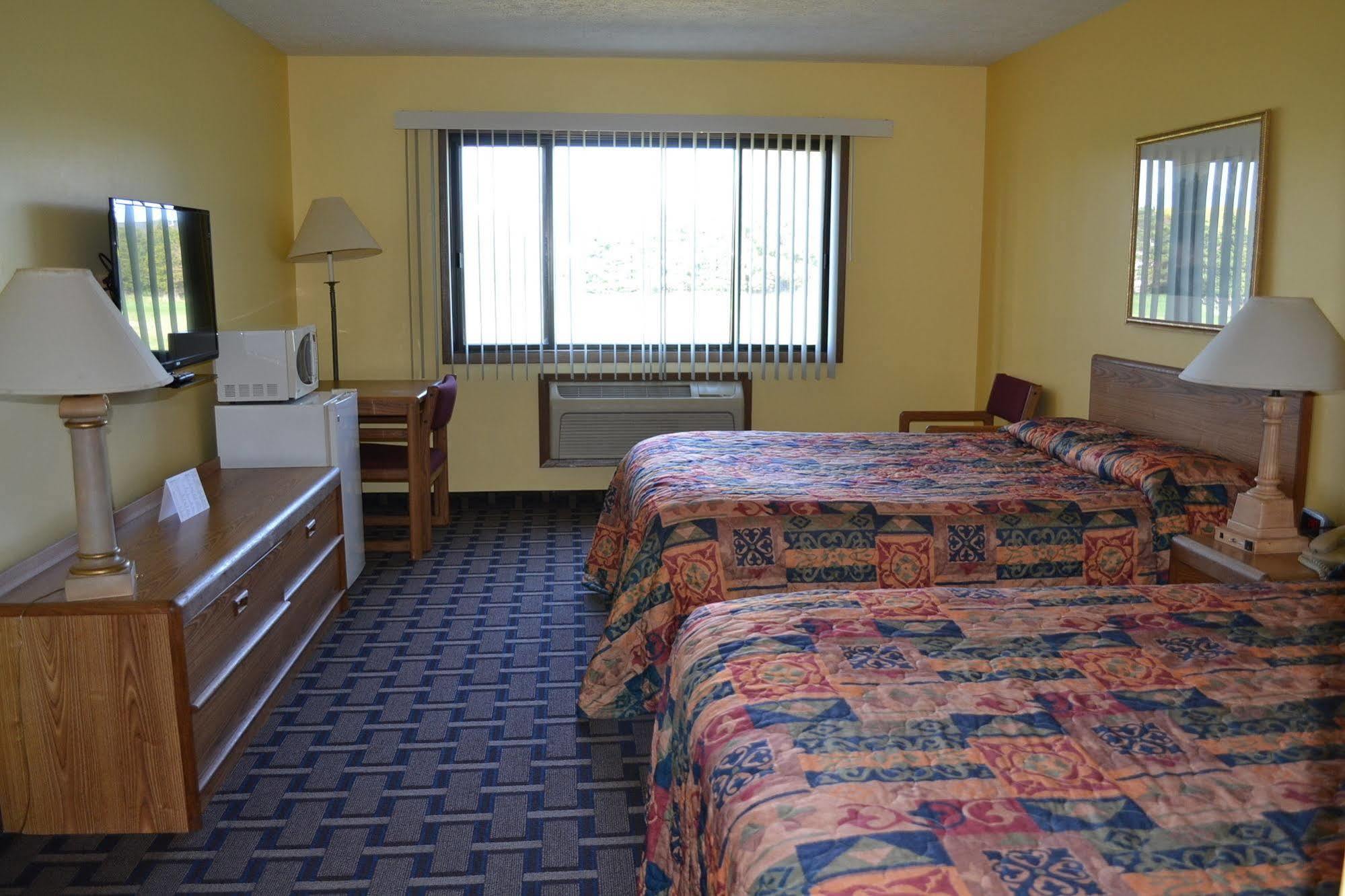 Sky Lodge Inn & Suites - Delavan Dış mekan fotoğraf