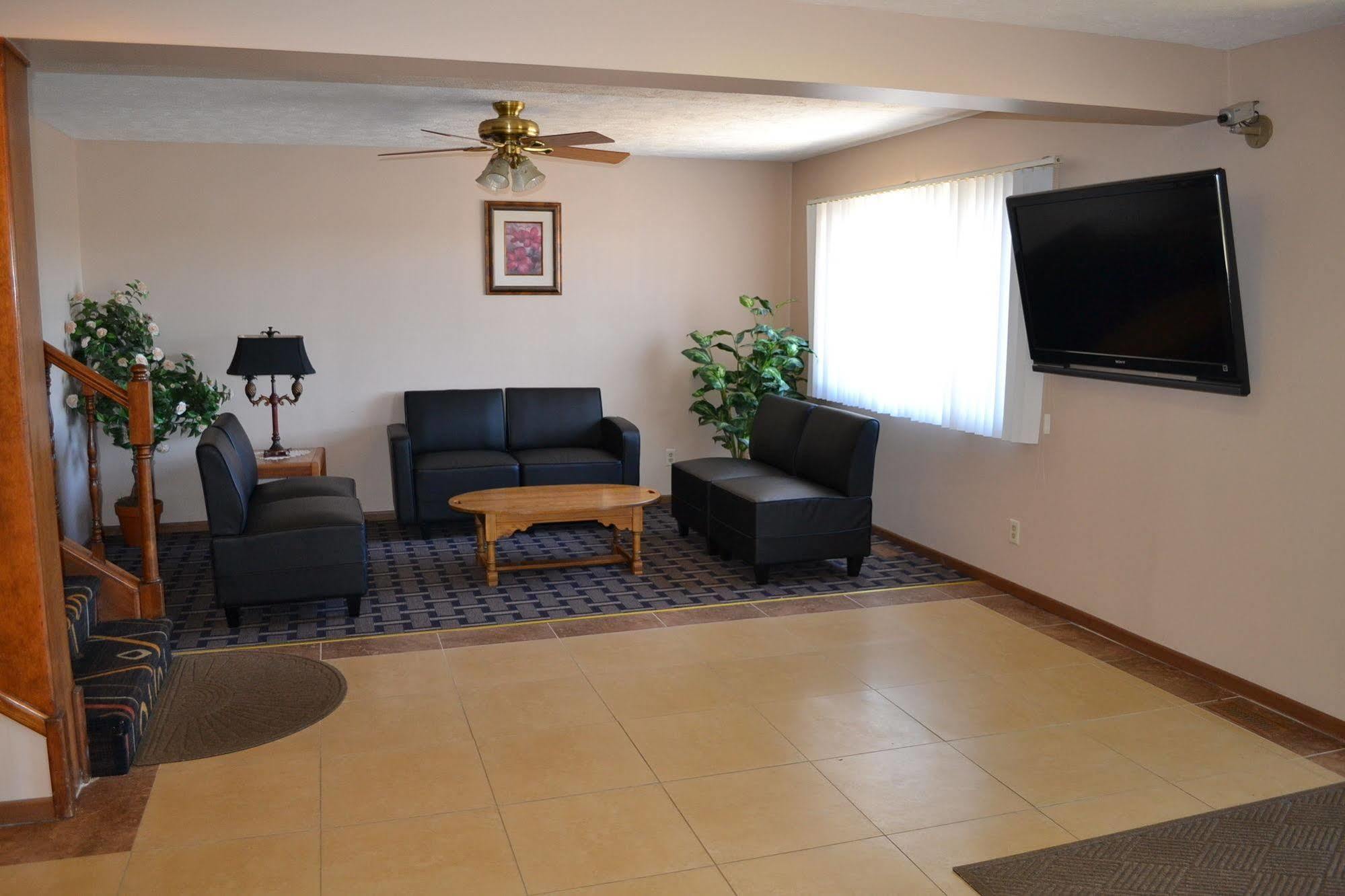 Sky Lodge Inn & Suites - Delavan Dış mekan fotoğraf