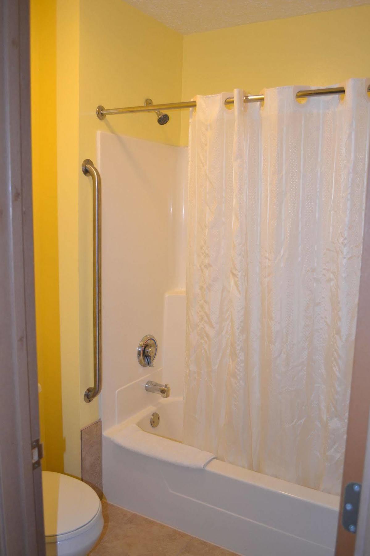 Sky Lodge Inn & Suites - Delavan Dış mekan fotoğraf