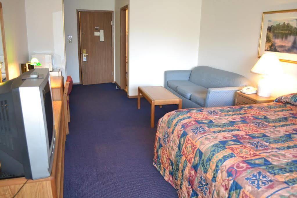 Sky Lodge Inn & Suites - Delavan Dış mekan fotoğraf