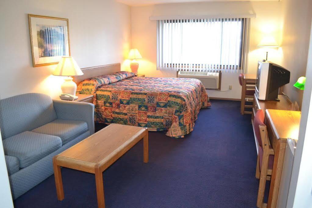 Sky Lodge Inn & Suites - Delavan Dış mekan fotoğraf
