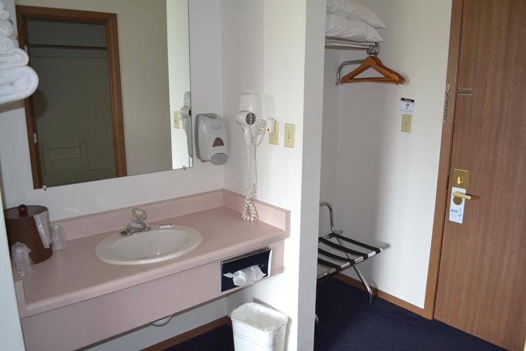 Sky Lodge Inn & Suites - Delavan Dış mekan fotoğraf